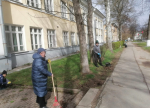 Дружная команда Волховской школы №7 на субботнике