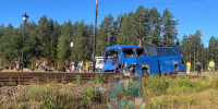 Поезд столкнулся с автобусом, есть погибший - SyasNews.Ru