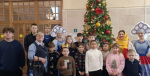 В канун Нового года для ребят организовали праздник с анимацией, играми и спектаклем